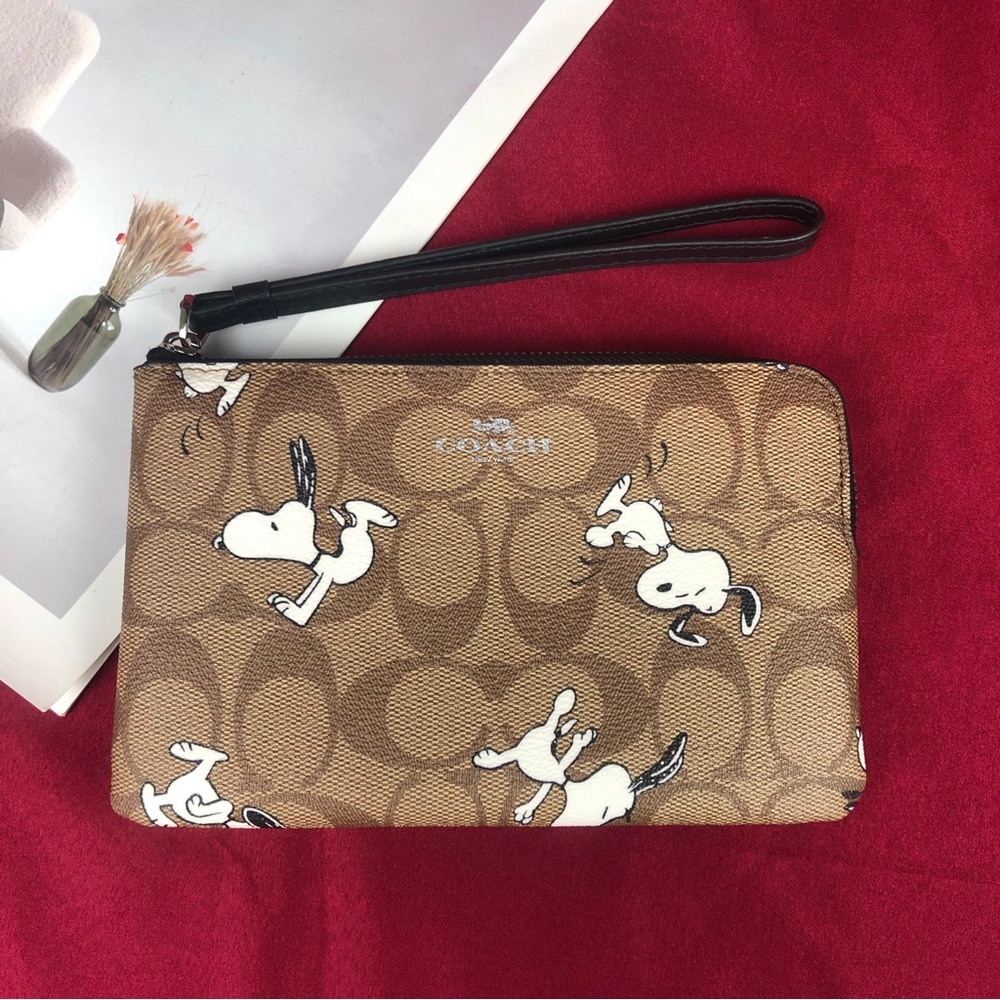 Coach X Peanuts Corner Zip Wristlet Wallet | Snoopy & Woodstock - Picture 2 of 7
